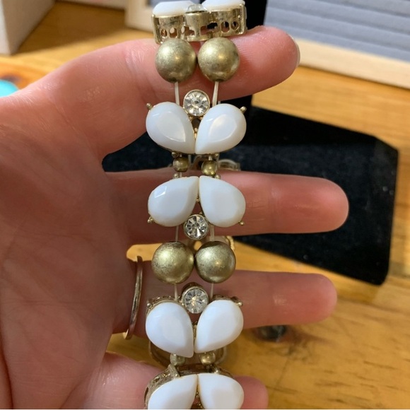 Elegant White and Gold Stretch Bracelet - Picture 4 of 5